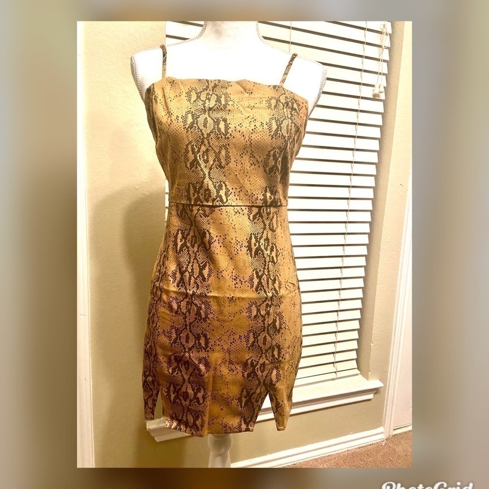 NWT WILD HONEY SNAKE PRINT VENT FRONT MINI…